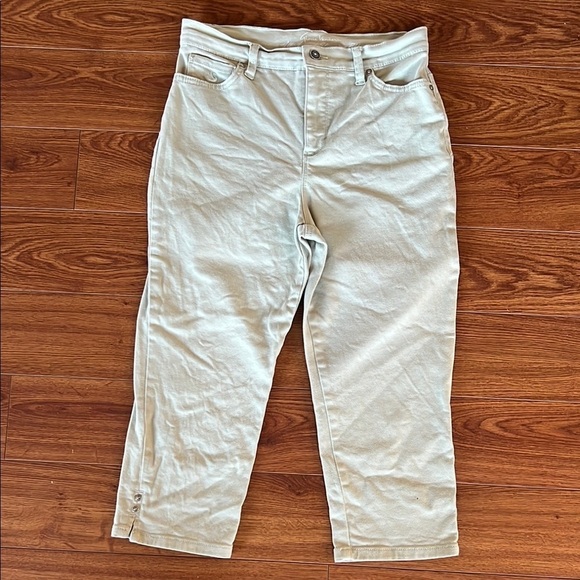 Gloria Vanderbilt Pants - Gloria Vanderbilt All-Around Slimming Effect Light Tan Capris